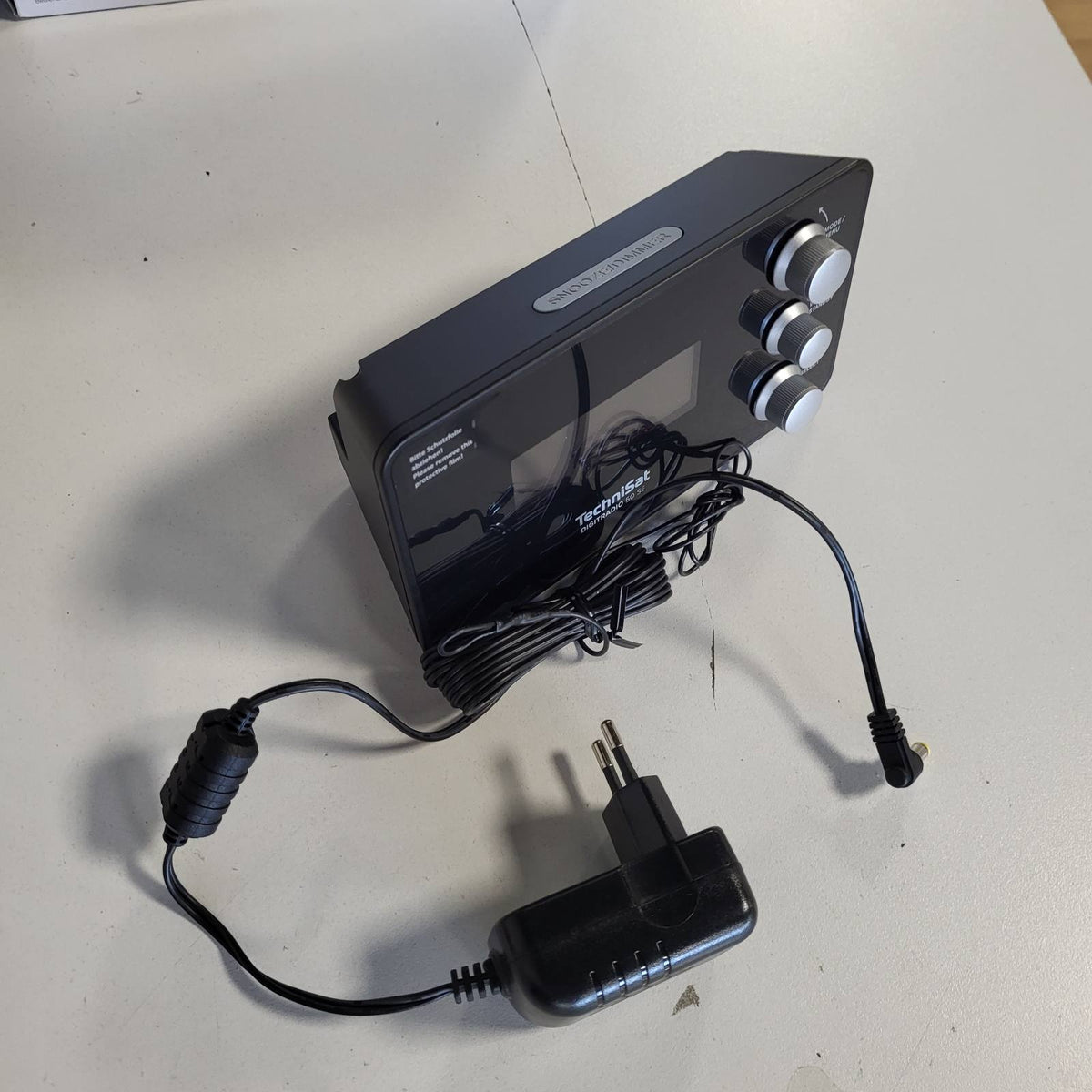 295715 - TECHNISAT DIGITRADIO 50 SE - Orë alarmi me radio (akordues DAB+/FM, ekran i zbehtë, orë alarmi me dy kohë alarmi të rregullueshme, shtyrje, kohëmatës gjumi, 1.5 vat, prizë kufjesh, karikim USB) e zezë