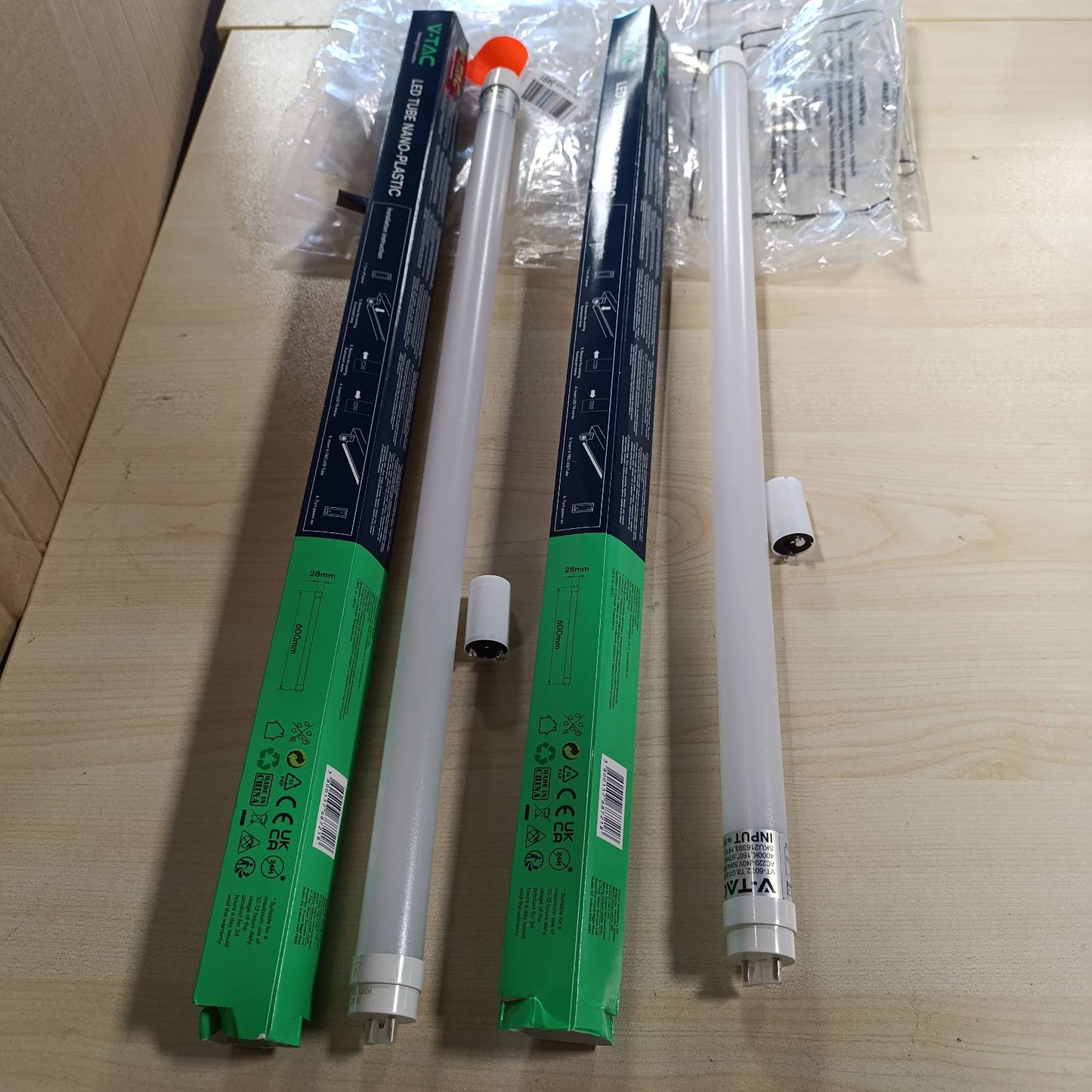 188235 - V-TAC 2x Tuba LED G13 60 CM - 9W - 850 Lumen - Materiali: Çip Samsung - Përdorim për Tavan, Mur, Garazh, Dyqan - Formë T8 - Zëvendëson Neonin - Ngjyra: Dritë e Bardhë Natyrale 4000K