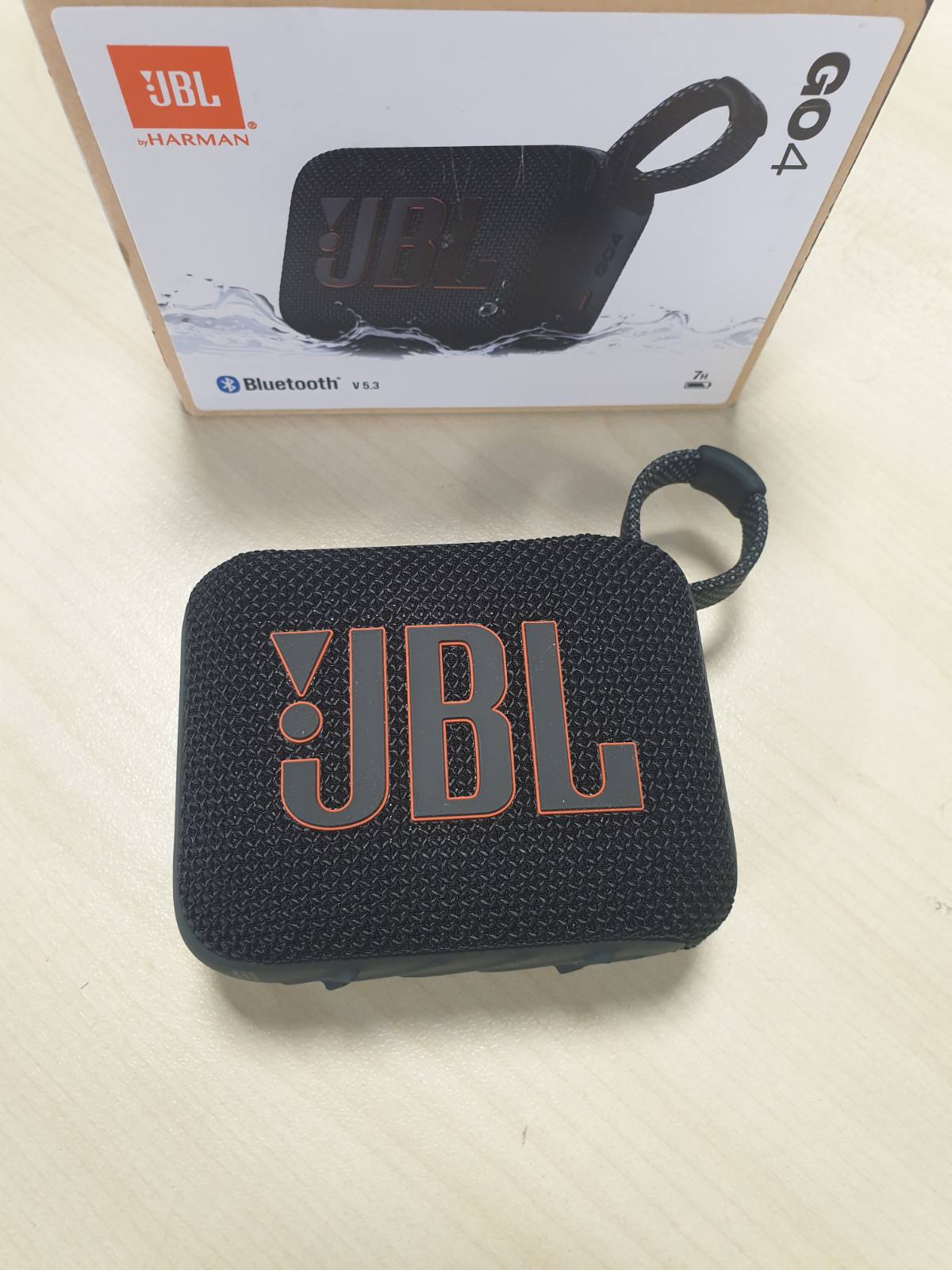 268001 - JBL Altoparlant portativ Go 4 në të zezë, Bluetooth me JBL Pro Sound, bas të thellë, funksion Playtime Boost, I papërshkueshëm nga uji dhe pluhuri, Kohëzgjatje 7 orësh loje