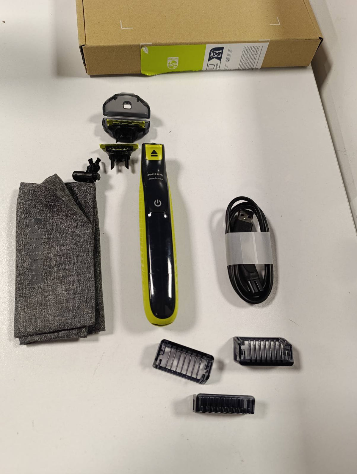 311180 - PHILIPS Makinë rroje dhe prerëse mjekre OneBlade 360, elektrike, 2 tehe 360, 3 krehër për mjekër (1, 3, 5 mm), QP2724/31