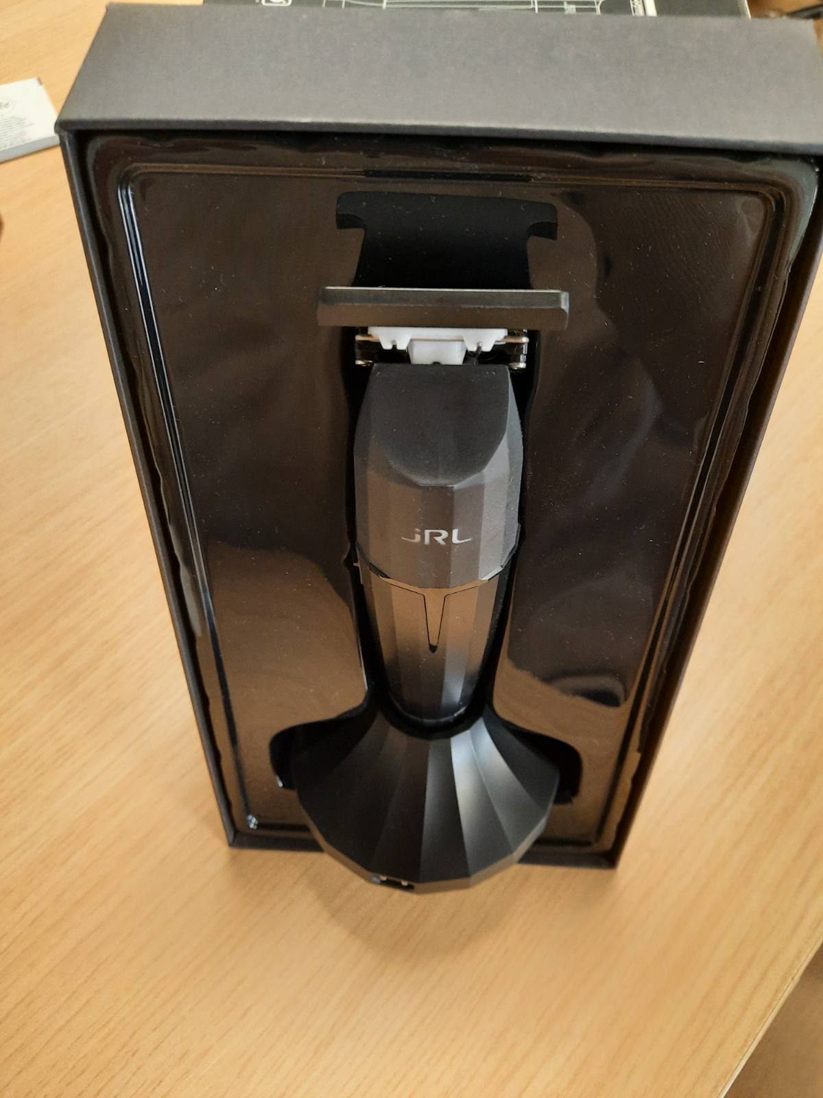 311031 - AMAZON ONYX Seria - Makinë Profesionale e Prerjes së Flokëve pa Tel
