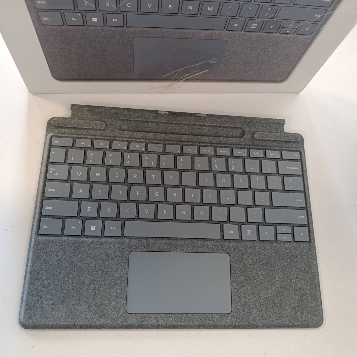 295487 - MICROSOFT Type Cover për Surface Pro - Pajtueshme me Surface Pro 3/4/5/6/7/7+, Ndriçim Prapa LED, Trackpad prej Qelqi - Gri Akullnajash