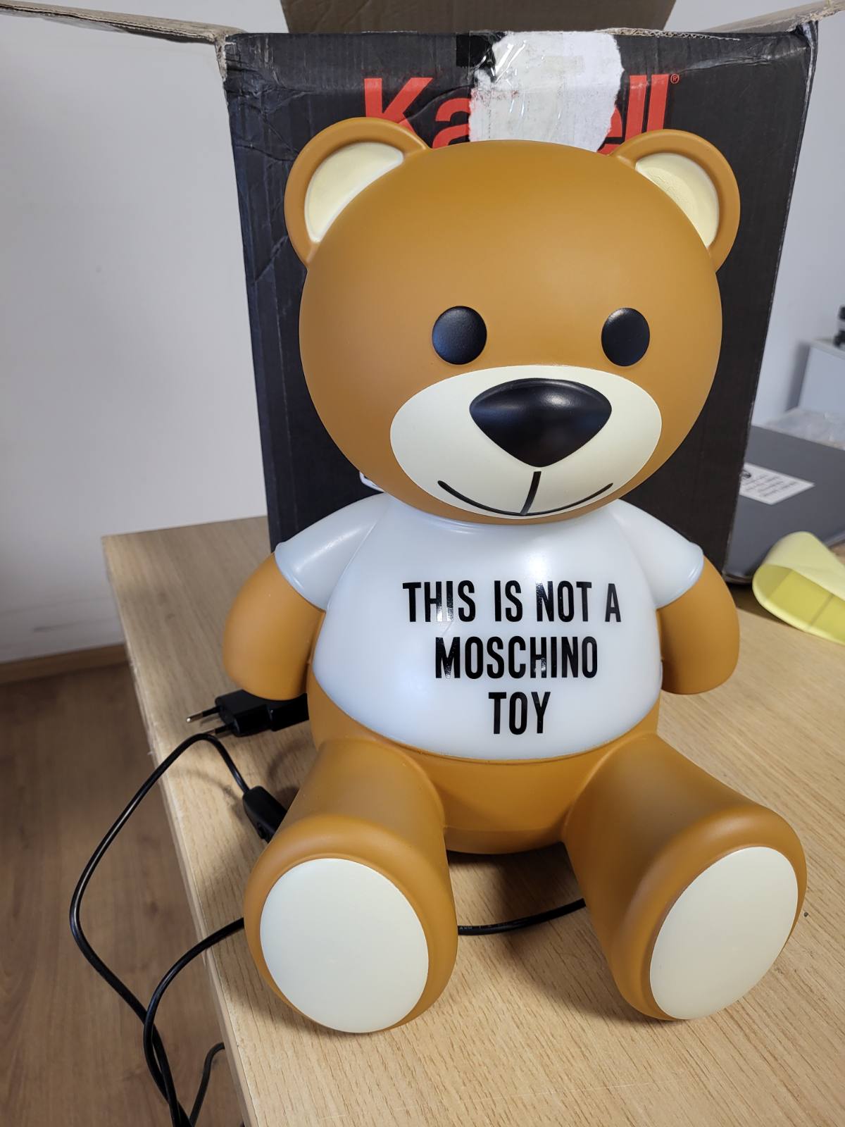 217051 - Moschino nga Jeremy Scott