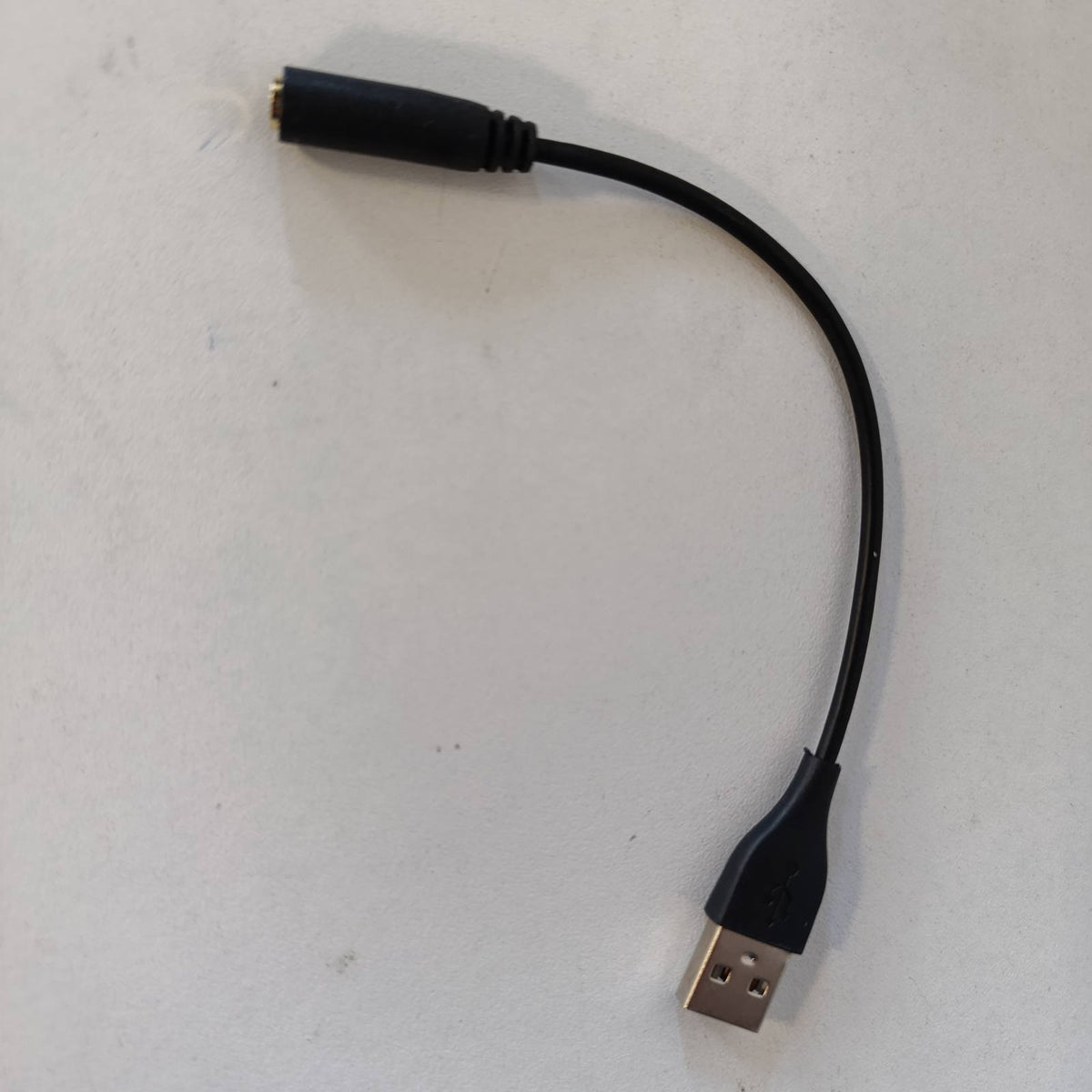 296203 - Kabllo karikimi për adaptorin Bluetooth AirMod QC15 (adaptori nuk përfshihet)