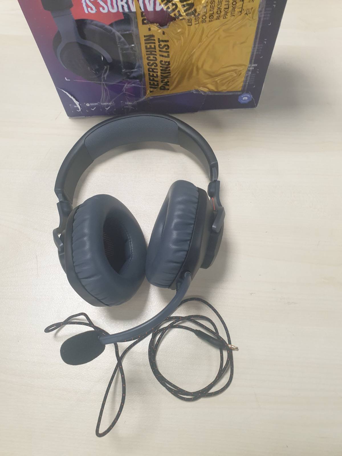 268369 - JBL QUANTUM 100 – Kufje për Lojëra me Tel, Mikrofon i Lëvizshëm, I Përputhshëm me Platforma të Shumëfishta, Ngjyra: E Zezë