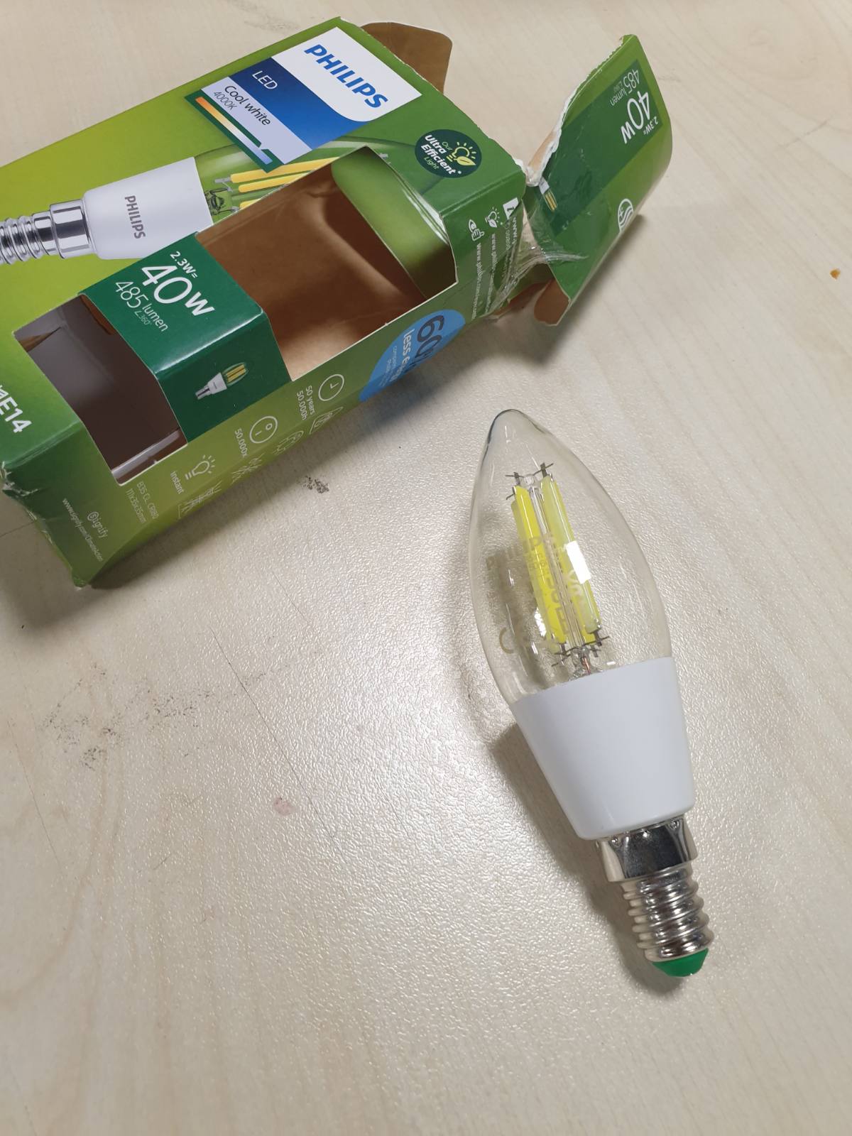198446 - PHILIPS Llambë LED Ultra-Efikase Classic Klasë Energjike A që Zëvendëson 40W, Bazë E14, Formë Qiriu, E Qartë, Dritë e Bardhë Neutrale 4000K, 1 Pako, Gjeneratë e Vjetër, E Bardhë Neutrale