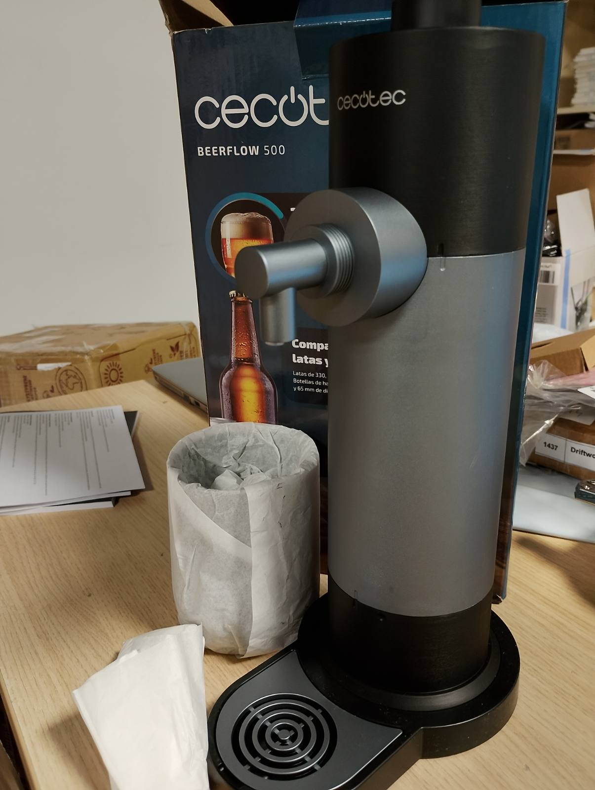 187207 - CECOTEC BeerFlow 500 Dispenser Birre Portativ për Kanaçe dhe Shishe, Funksionon me Bateri AA 1.5V, Kontroll Shkume, I Lehtë për tu Pastruar dhe Ruajtur, Dizajn Kompakt