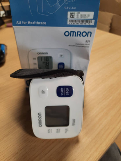 298150 - OMRON Monitor Dixhital i Tensionit të Gjakut për Kyçin e Dorës RS1, i Validuar Klinikisht