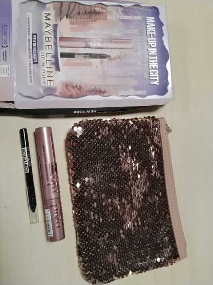 298700 - MAYBELLINE NEW YORK Set Dhurate, me rimel dhe laps mini sysh, volum dhe gjatësi, pamje intense, me qese, rimel klasik Sky High, laps sysh Tattoo Liner i zi