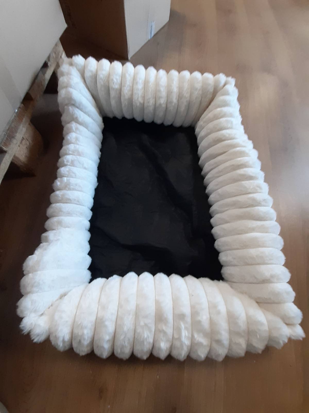 183792 - COZY KISS Shtrat Ortopedik i Larëshëm për Qen, për Qen të Vegjël dhe të Mesëm, me Qime të Buta artificiale, 76.2 x 58.4 x 17.8 cm, Material Jo-Rrëshqitës, Bezhë