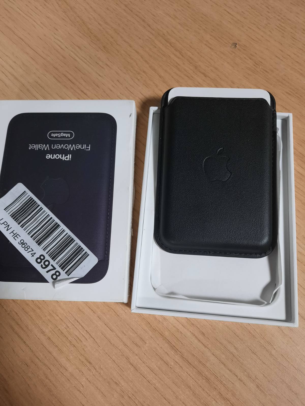309627 - APPLE Mbajtëse Kartash Fine Weave për iPhone me MagSafe – E zezë