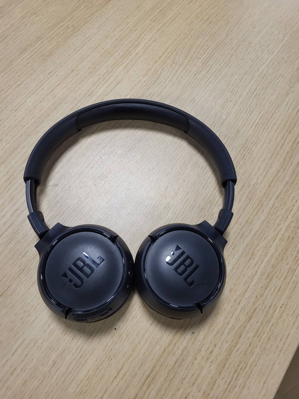 276451 - JBL Tune 510 BT – Kufje Bluetooth On-Ear – Të zeza – Kufje të palosshme me funksion pa duar – Të pajtueshme me asistentë zanorë – Jetëgjatësi e gjatë e baterisë deri në 40 orë
