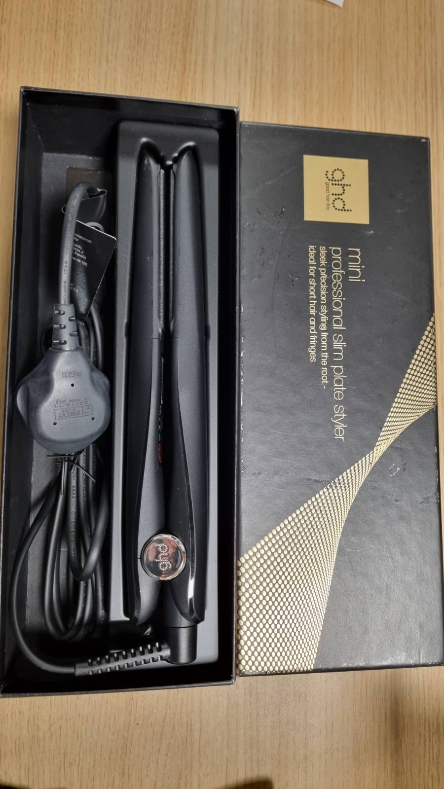 292094 - GHD MINI - Pjatë e hollë për flokësh, e zezë, pllaka 40% më të holla, e projektuar për flokë të shkurtër, balluke dhe kaçurrela, 50% më shumë shkëlqim