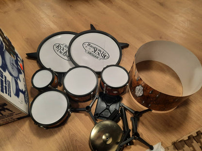 221135 - Bontempi 51 4831 – Set baterie (daulle) Rock Drummer me 5 daulle, modeli 514831, ngjyrë e bardhë/blu.