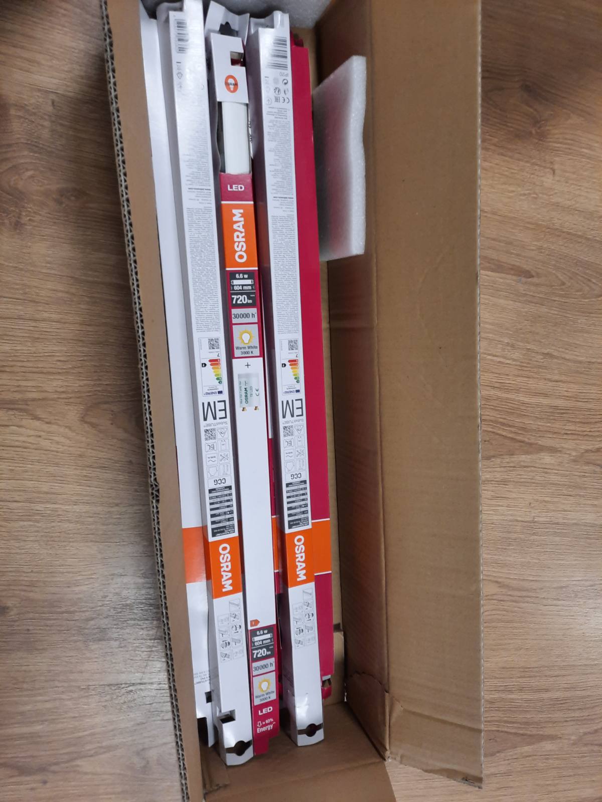 187456 - OSRAM - Tub LED Substitube Pure, Bazë G13, Gjatësi 0.6m, Ngjyra e Bardhë e Ngrohtë (2700K), Fuqi 6.6W, Zëvendësim për Tubat Fluoreshente 18W, Pako me 8 Copë