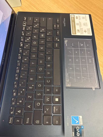 295333 - ASUS Laptop Zenbook 14 UX3402ZA-KN563W, 14" OLED WQ+, Core i5-1240P Evo, 8GB RAM, 256GB PCIe SSD, Windows 11, Teknologji Numpad, Tastierë Franceze AZERTY, blu