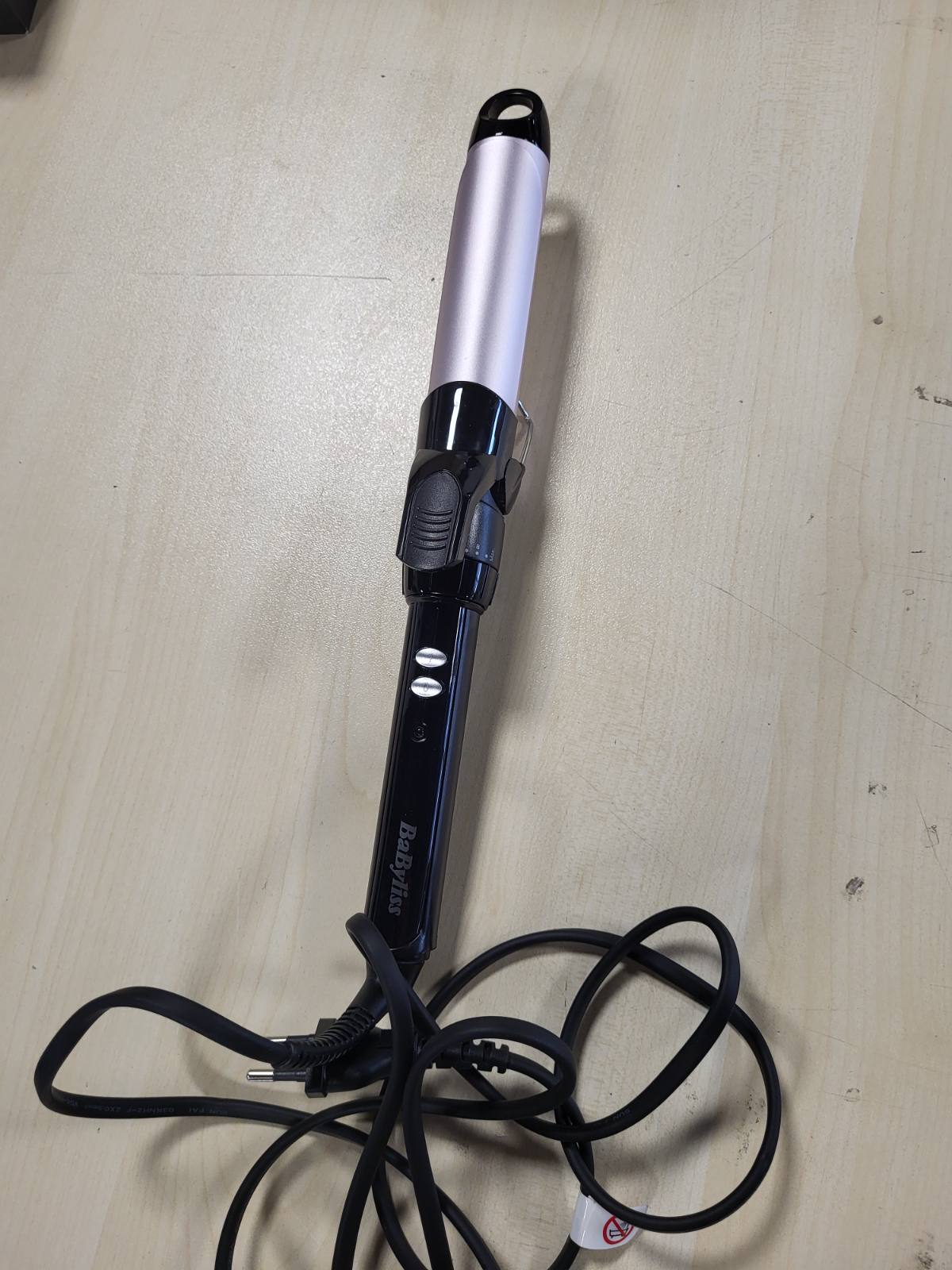 293044 - BABYLISS Hekur kaçurrelash 32 mm, cilindër i veshur me saten, 10 cilësime temperature, ngrohje e shpejtë, mbështetëse sigurie, C332E