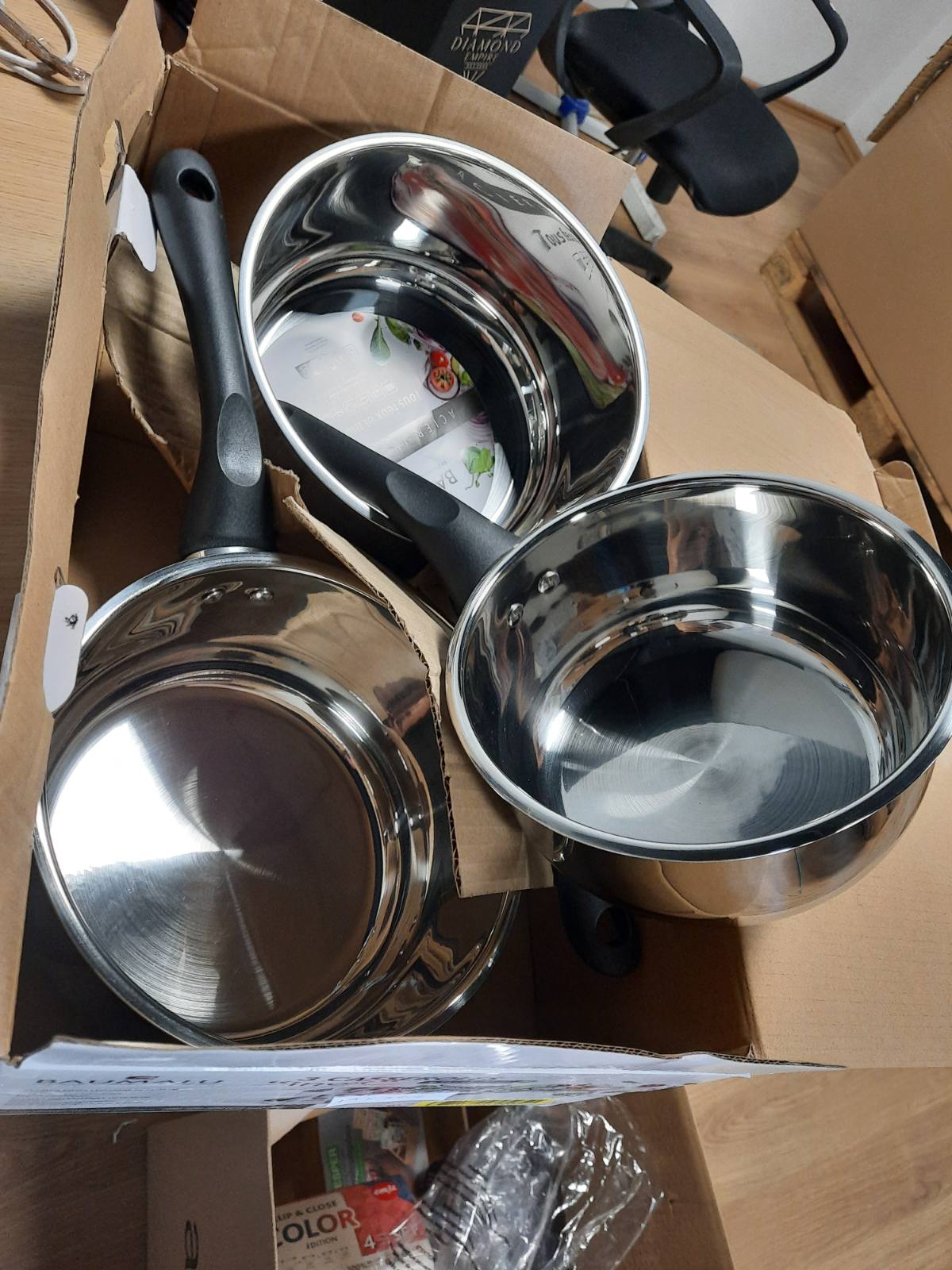 195364 - BAUMALU - Set Enësh Gatimi Primo 3 Pjesë, Çelik Inox, I Përshtatshëm për Të Gjitha Sobat (Përfshirë Induksionin), Bazë Trefishtë, Doreza Bakeliti, Madhësi Ø 16cm, 18cm dhe 20cm