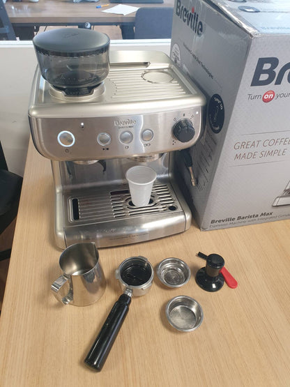288040 - BREVILLE Makinë kafeje Barista Max, Gjysmëautomatike me mulli kafeje të integruar, shkop avulli për shkumëzim qumështi, pompë italiane 15 bar, model VCF126X