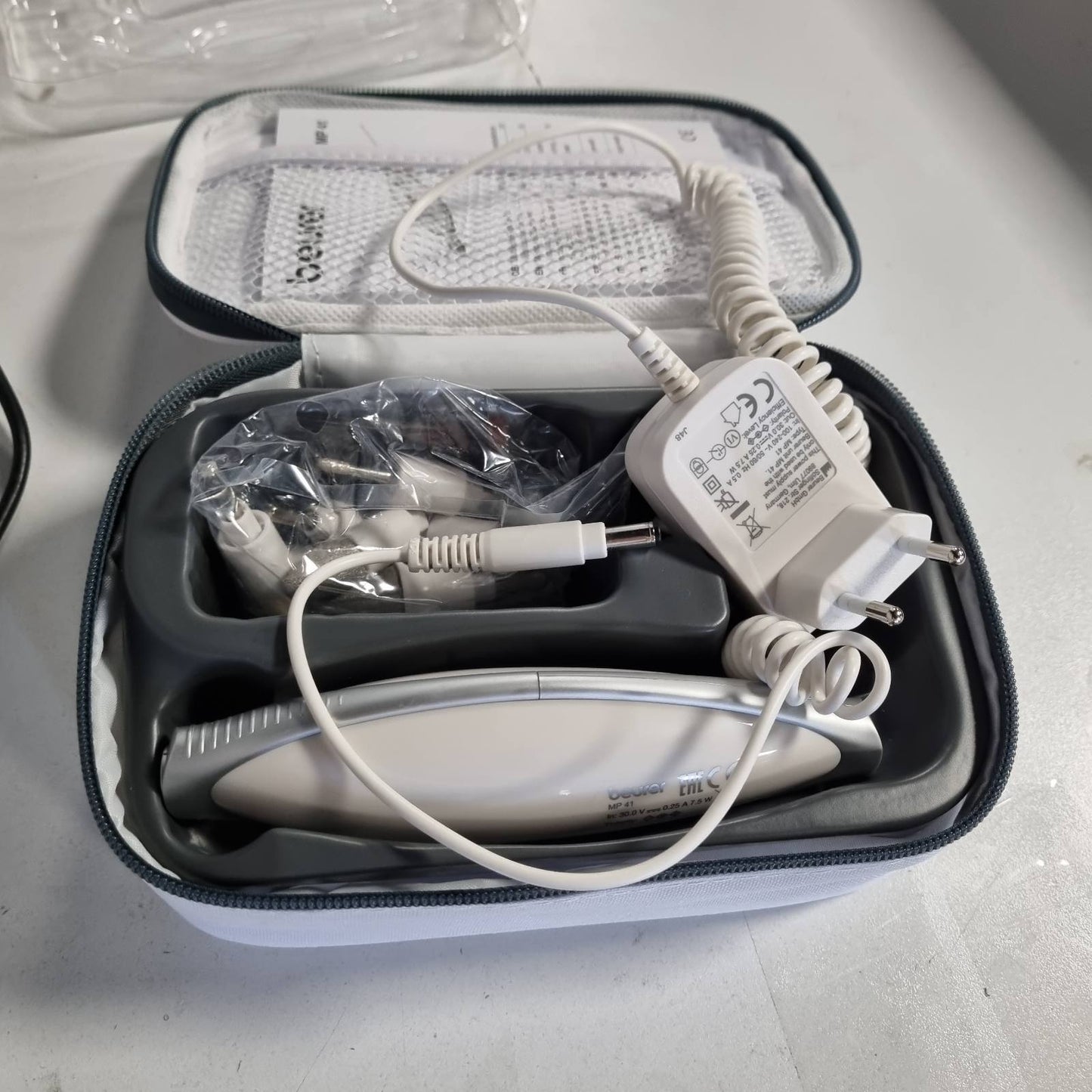 289800 - BEURER Set Manikyr/Pedikyr MP 41, Limë Elektrike Thonjsh me 7 Shtojca, Dritë LED, me Qese Ruajtjeje