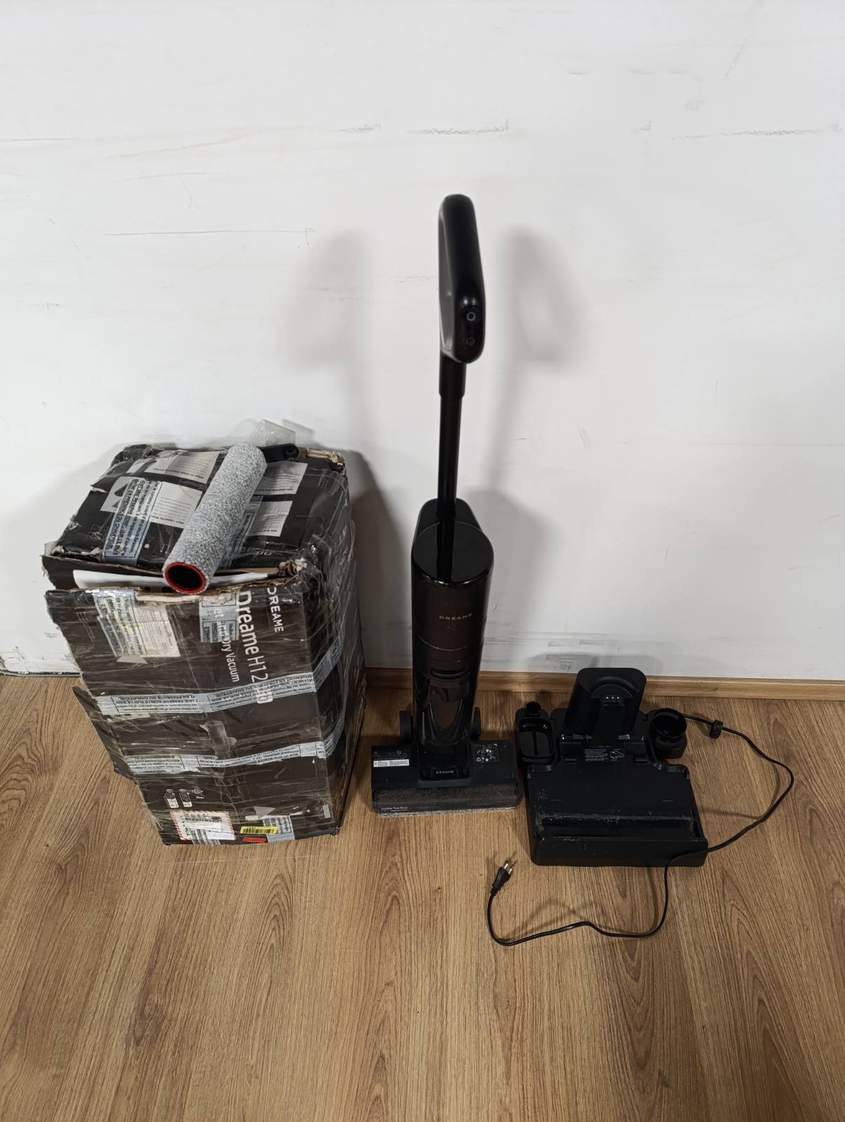 89057 - DREAME H12 Pro Fshesë Pa Tel me Pastrim Skajesh, Vetëpastrim, Tharje me Ajër të Nxehtë, Rezervuar Uji 900ml, Jetëgjatësi Baterie 35 Minuta, Përdorim për Qime Kafshësh Shtëpiake dhe Dysheme të Forta