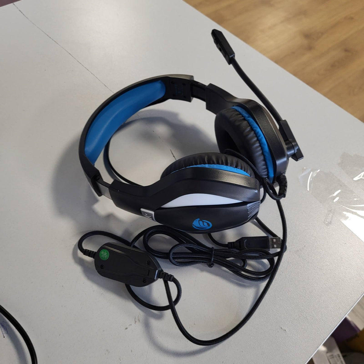 295926 - Fachixy Kufje Lojërash FC100 për PS4, PS5, PC, Xbox, Nintendo Switch, Kufje Lojërash me Tel me Ndriçim RGB, Kufje Stereo Surround me Mikrofon, Kufje Lojërash me Anulim Zhurme - BLU