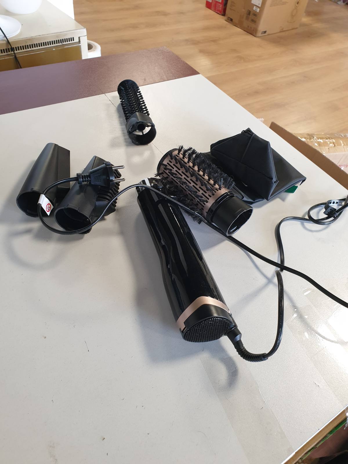 320941 - BaByliss Furçë rrotulluese AS200E, për tharje, drejtim dhe stilim, Funksion jonik, me 4 aksesorë të ndërrueshëm, e zezë