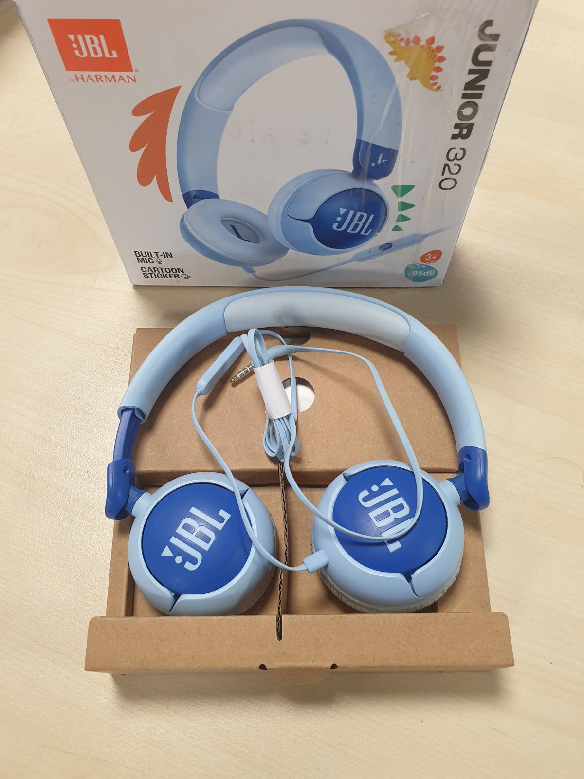 268519 - JBL Kufje Junior 320 për fëmijë me mikrofon të integruar, JBL Safe Sound, volum të ulët, mbulesë të butë, afishe 12 mm, dizajn portativ, blu