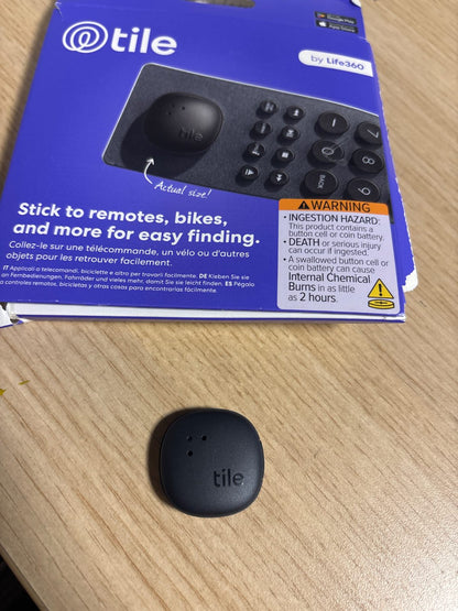 266430 - LIFE360 Ngjitëse Tile - Gjurmues Bluetooth i vogël, gjetës me telekomandë për biçikleta, syze, dhe më shumë. I pajtueshëm me iOS dhe Android. Paketim me 1 copë (i zi)