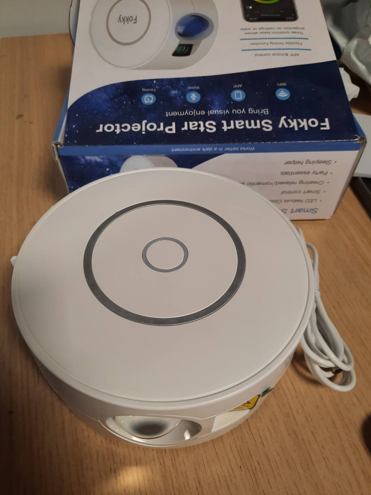 222962 - Fokky Projektor Inteligjent i Qiellit me Yje, me lidhje WiFi, kontroll me zë dhe përmes aplikacionit. Ka funksion kohëmatësi, është i pajtueshëm me Alexa dhe Google Assistant dhe krijon atmosferë relaksuese për fëmijë e të rritur.