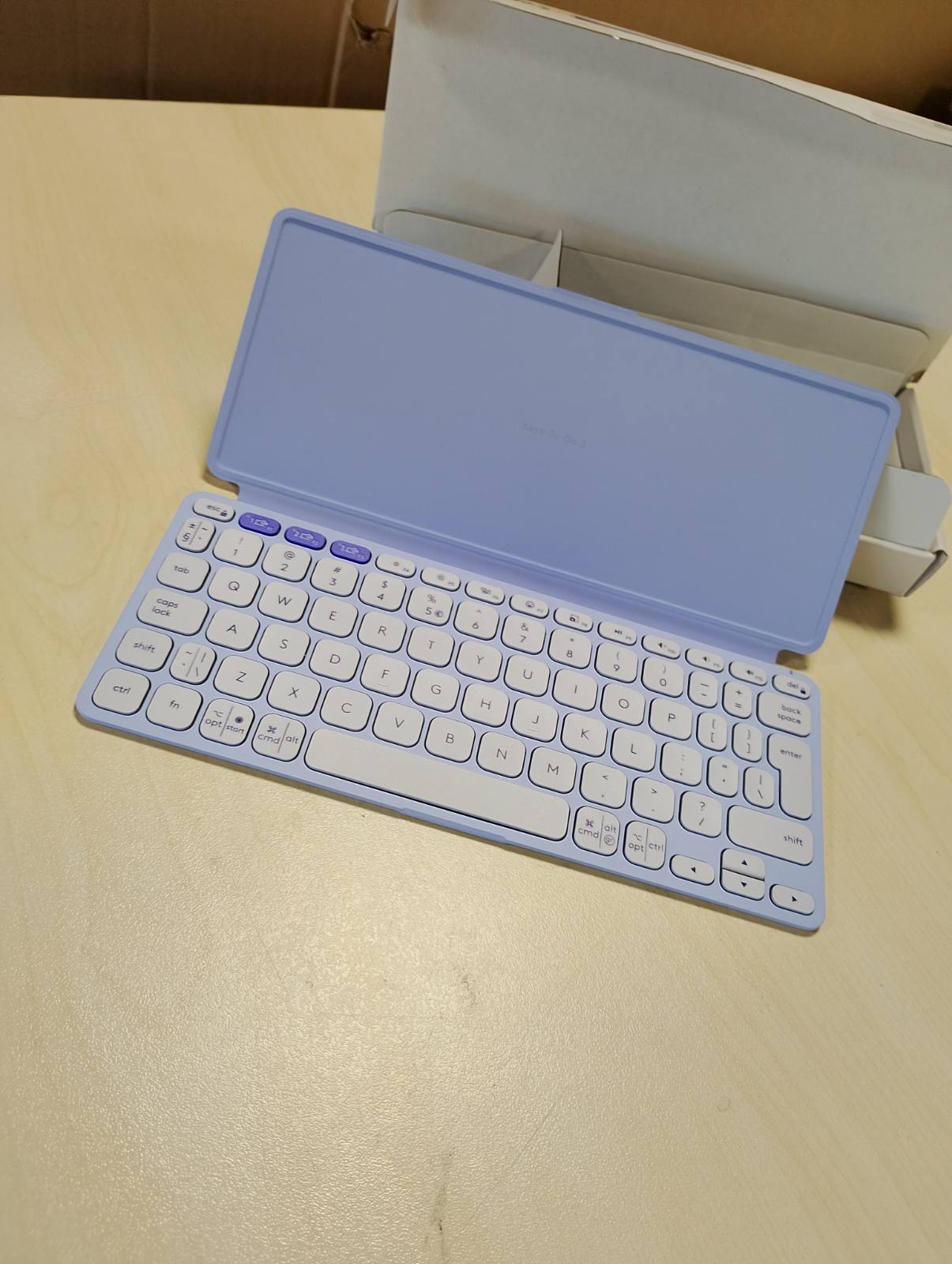 273008 - LOGITECH Keys-To-Go 2, Tastierë Portative Bluetooth për Tablet, Mbulesë të Integruar, e Hollë, Pa Tel, për Windows, Android, Linux, iPad, iPhone, Mac, Apple TV, QWERTY US NDËRKOMBËTAR - Vjollcë