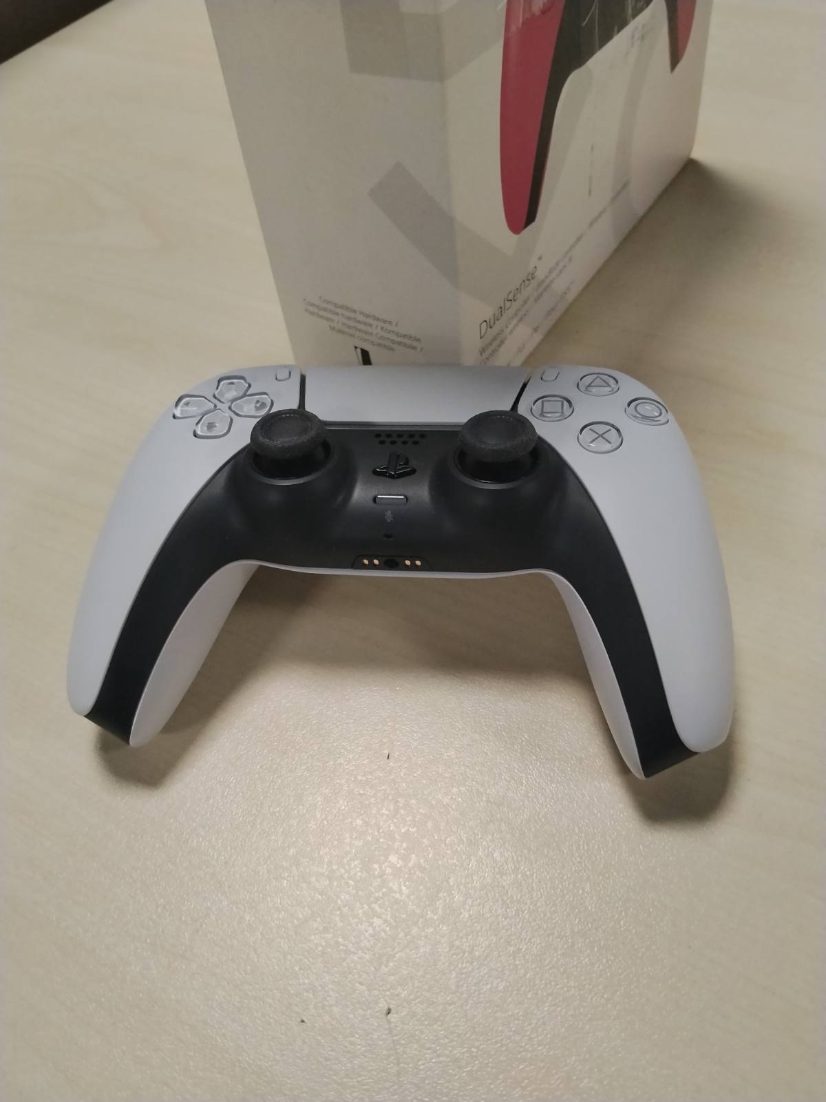 292302 - PLAYSTATION 5 - Kontrolluesi pa tel DualSense