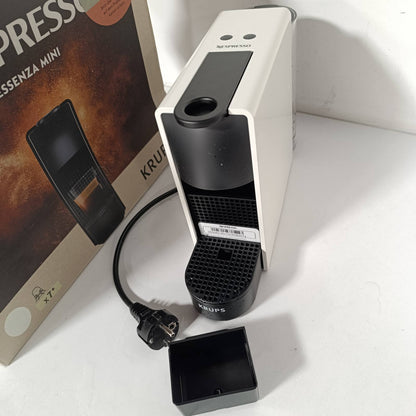 288227 - KRUPS Makinë Mini Kapsulash për Kafe Nespresso Essenza, 19 shufra, dizajn ultrakompakt, e bardhë, model XN1101