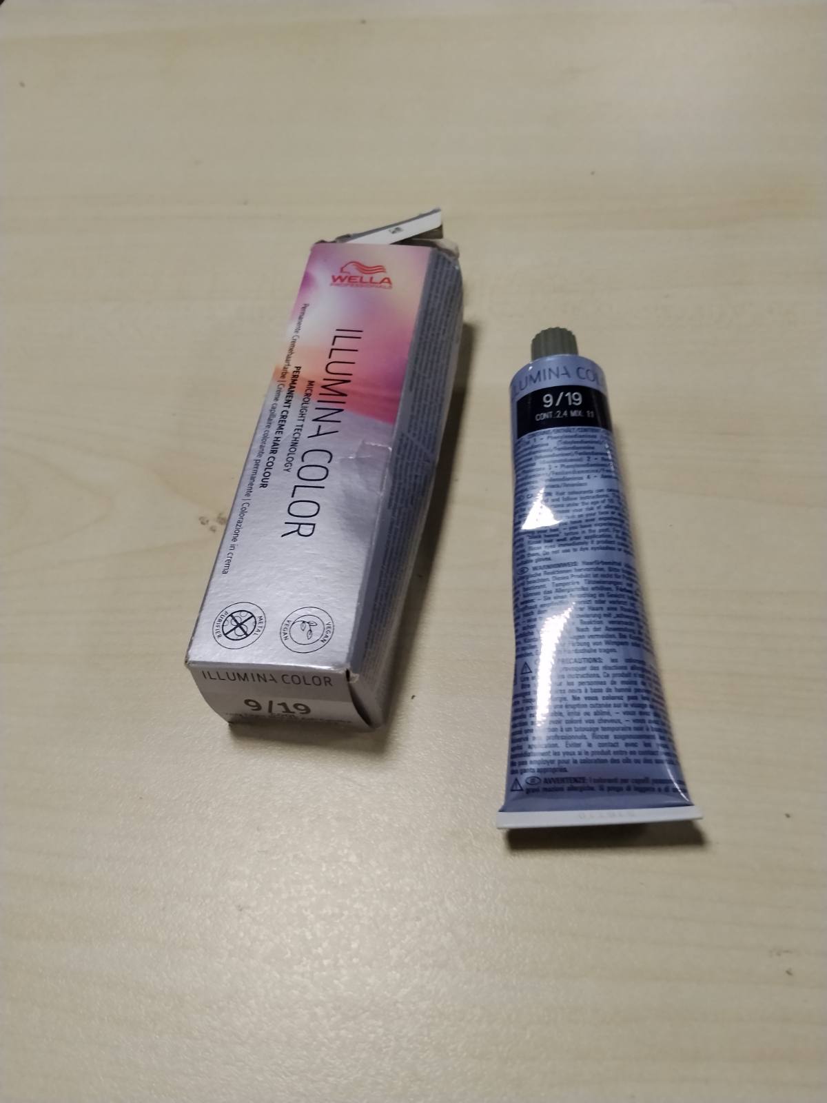 301158 - WELLA PROFESSIONALS - Illumina Color - Ngjyrë flokësh vegane premium - 60 ml - 9/19 Bjonde e Çelët Hirushja Hirushja