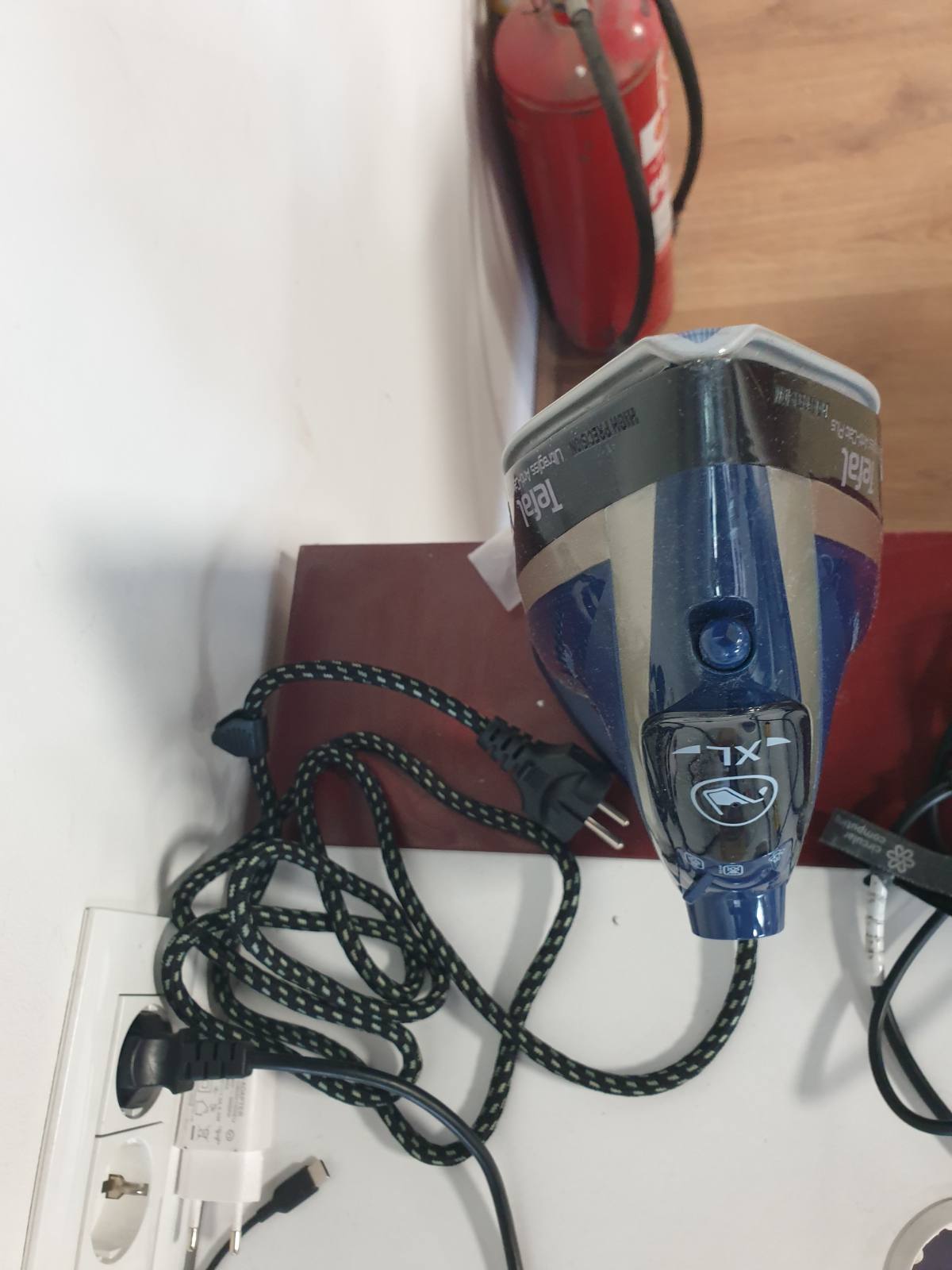 162154 - TEFAL FV6846E1 Ultragliss Plus - Hekur me Avull Kundër Gëlqeres, 2800W, Kolektor i Lëvizshëm Gëlqeres, Prodhim i Vazhdueshëm Avulli 50 g/min, 260 g/min, Fikje Automatike