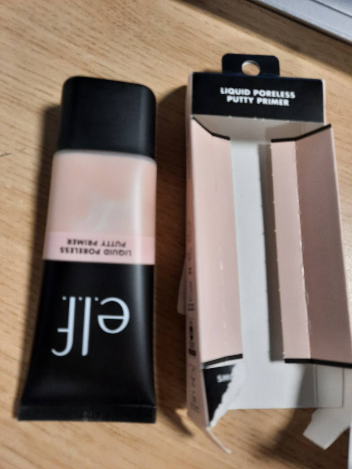 297460 - ELF Liquid Poreless Putty Primer, një bazë e lëngshme hidratuese për fytyrën, produkt vegan dhe i patestuar në kafshë.