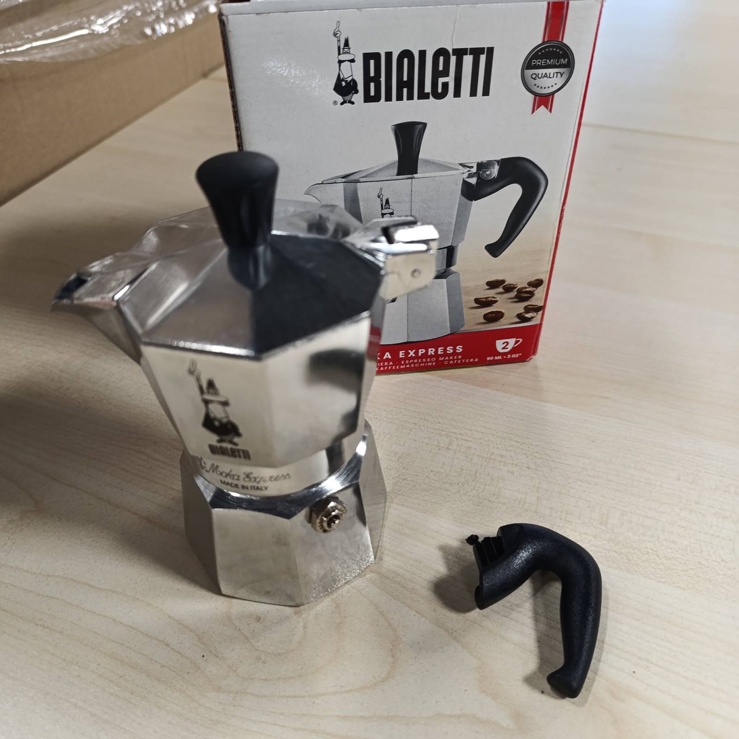 196586 - BIALETTI Makinë Kafeje Alumini 'Moka Express' për Sobë, Kapaciteti 90ml, e Argjendtë/E Zezë, Madhësia 8x11x11cm, 2 Gota