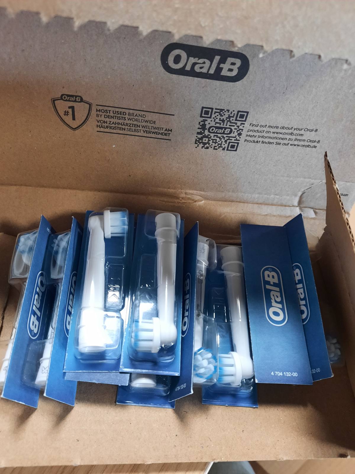 301893 - ORAL-B Pako me 10 koka furçash zëvendësuese Pro, të bardha, me fije ultra të buta për mishra dhëmbësh më të shëndetshëm, për furçat elektrike Oral-B Pro