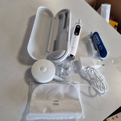297835 - ORAL-B Furçë dhëmbësh elektrike iO Series 10, përfshin 2 koka furçe, iOSenses, Kuti udhëtimi me karikim, 7 mënyra pastrimi, e bardhë