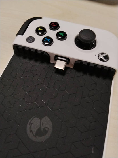 299133 - GAMESIR Kontrollues celular për lojëra X2 Pro për Android Type-C (100–179 mm), kontrollues celular për xCloud, Stadia, Luna, Apex, Diablo Immortal – 1 muaj Xbox Game Pass Ultimate – Karikim Passthrough (i bardhë)