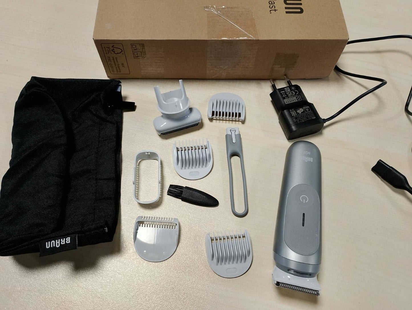 292223 - BRAUN BODYGROOMER SERIES 7 - Makinë rroje elektrike për trup për burra, 8 aksesorë, bateri 100 minuta, e papërshkueshme nga uji, BG7555, gri