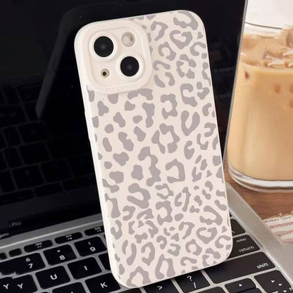 192887 - Këllëf telefoni: Këllëf transparent me dizajn modern me leopard gri dhe sy engjëlli të bardhë, i përshtatshëm për iPhone 13, me prerje të sakta për butonat dhe portat.