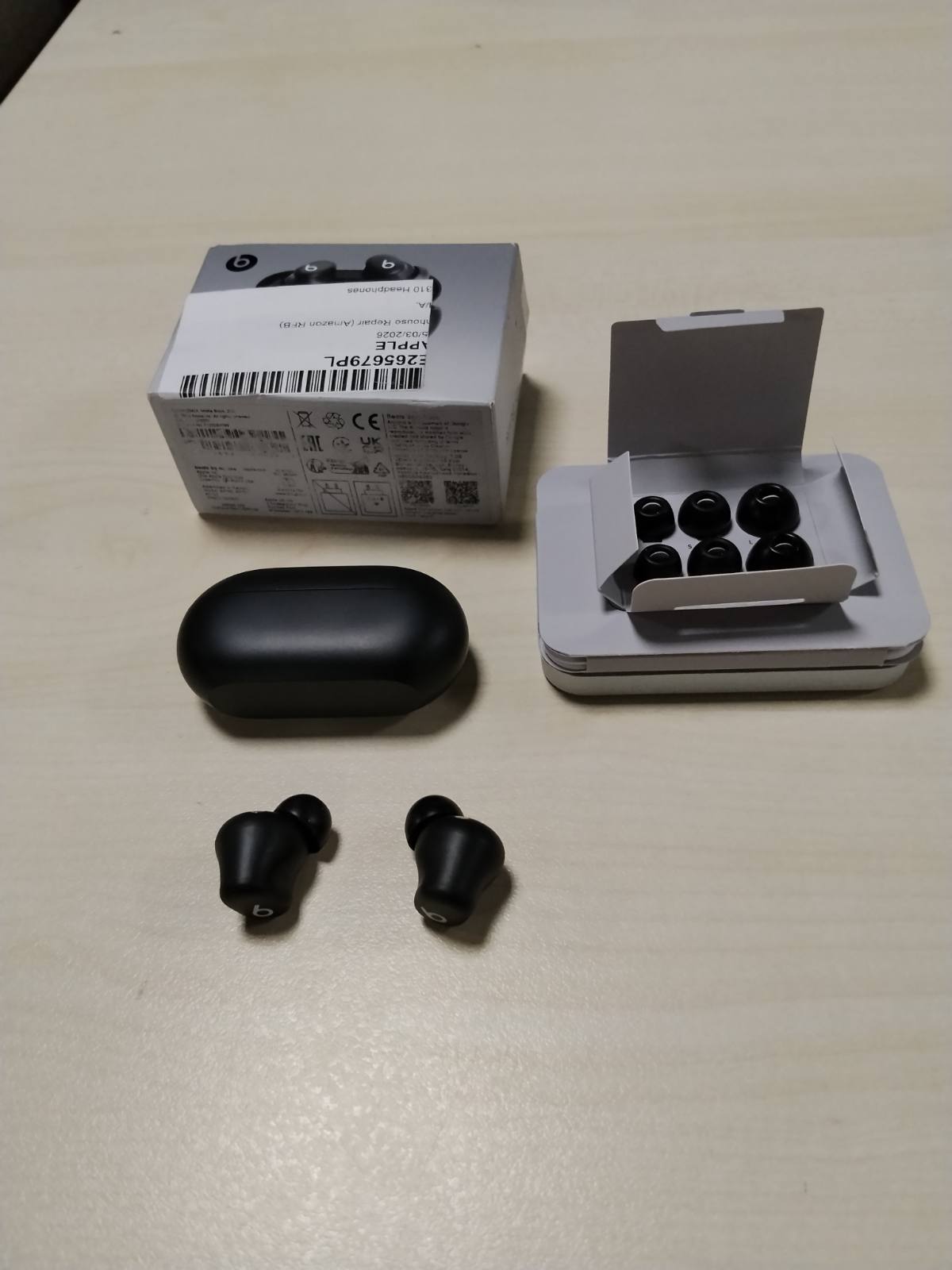299051 - BEATS Solo Buds - Kufje Bluetooth pa tel, Jetëgjatësi baterie 18 orë, I pajtueshëm me Apple dhe Android, Mikrofon i integruar - E zezë mat