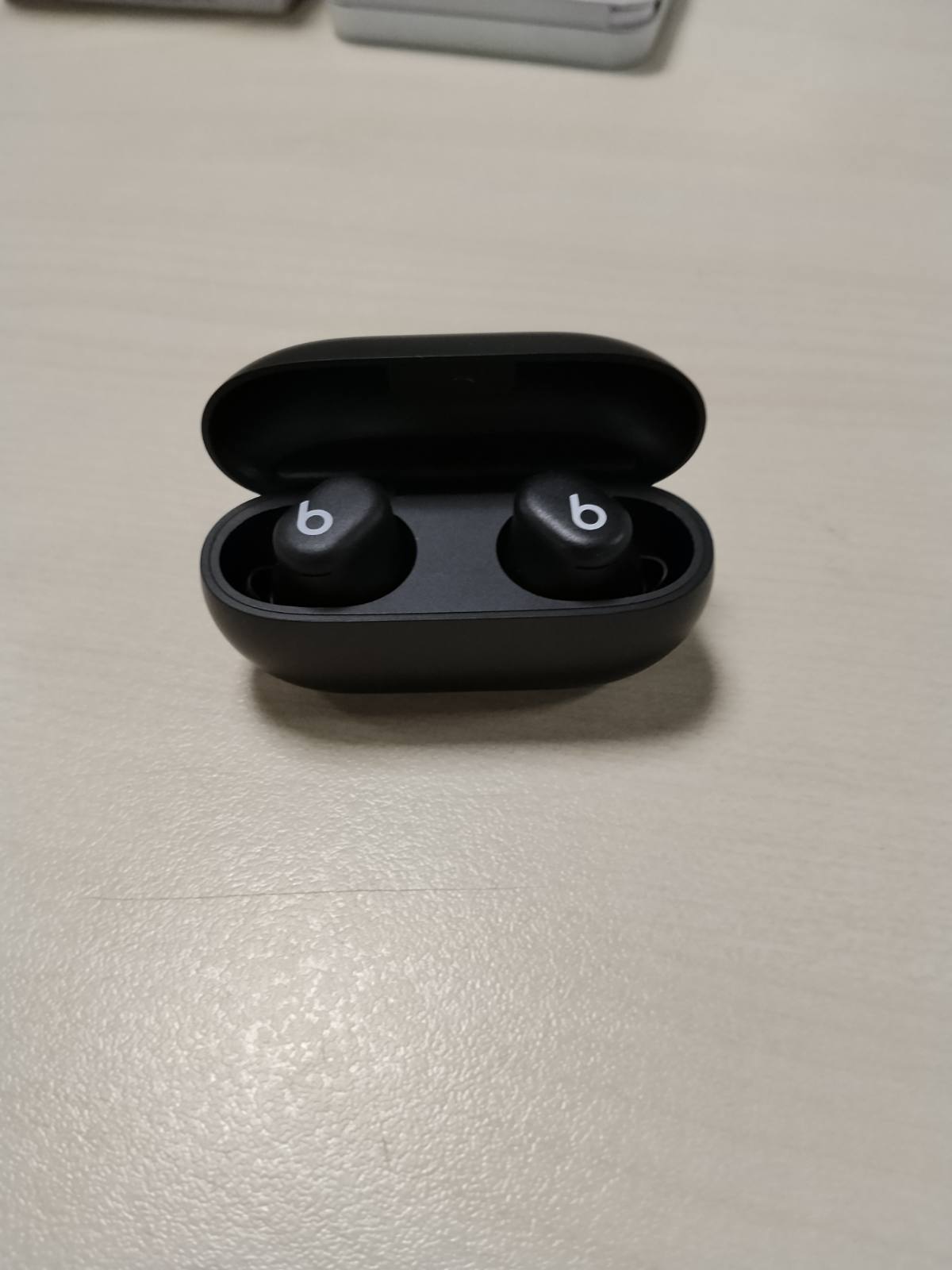 299051 - BEATS Solo Buds - Kufje Bluetooth pa tel, Jetëgjatësi baterie 18 orë, I pajtueshëm me Apple dhe Android, Mikrofon i integruar - E zezë mat