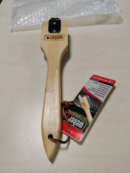 322766 - WEBER Furçë për skarë 6463 me dorezë druri bambuje, 30 cm