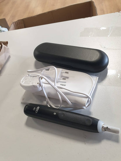 315170 -furçë dhëmbësh elektrike iO Series 5 Plus Edition, përfshin 3 koka furçe dhe kuti udhëtimi, 5 mënyra pastrimi, e zezë, e projektuar nga Braun