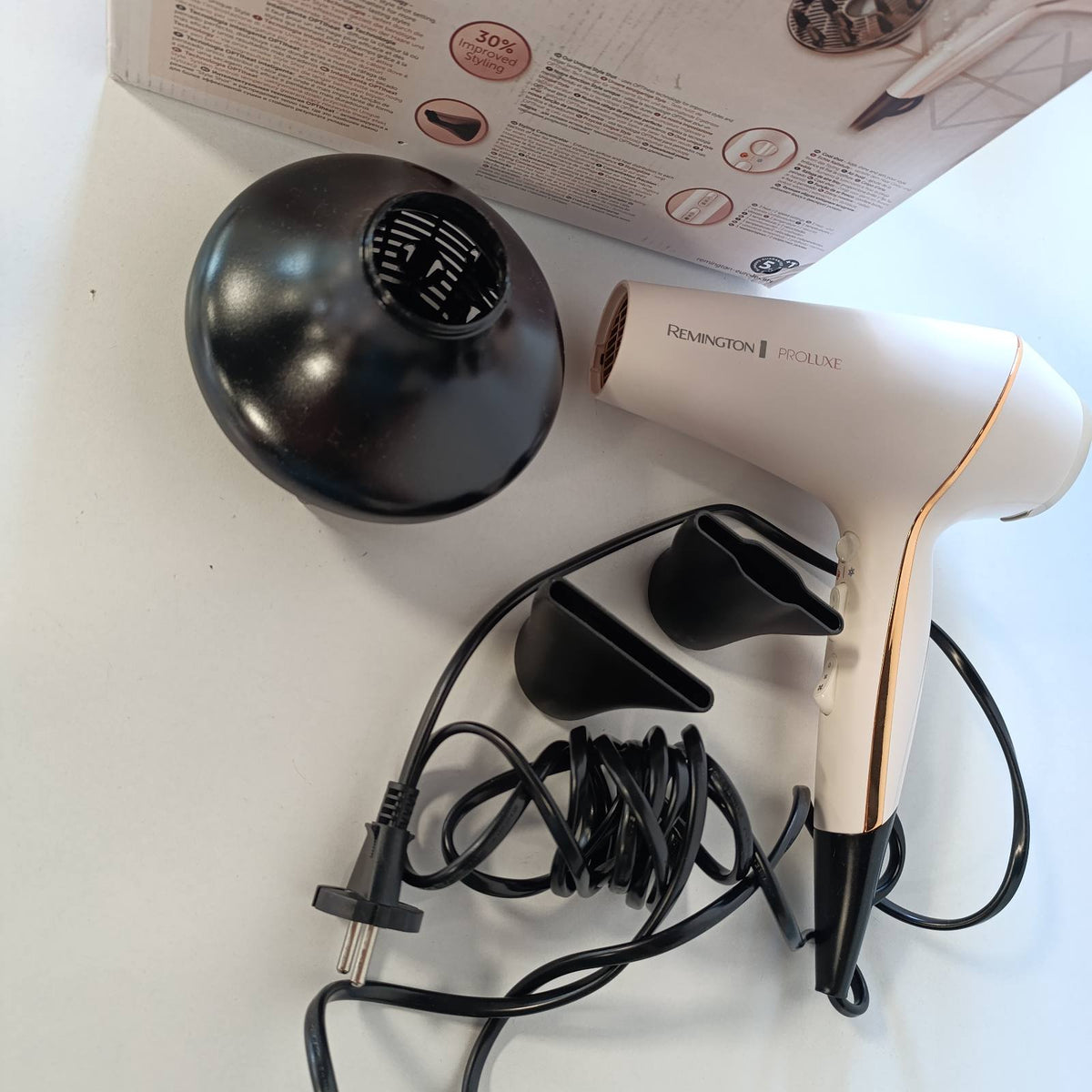 316222 - REMINGTON Tharëse flokësh Professional Jonike PROluxe, 2400W, 150 km/orë, 3 aksesorë stilimi, teknologji OPTIheat, motor AC i qëndrueshëm, modeli AC9140