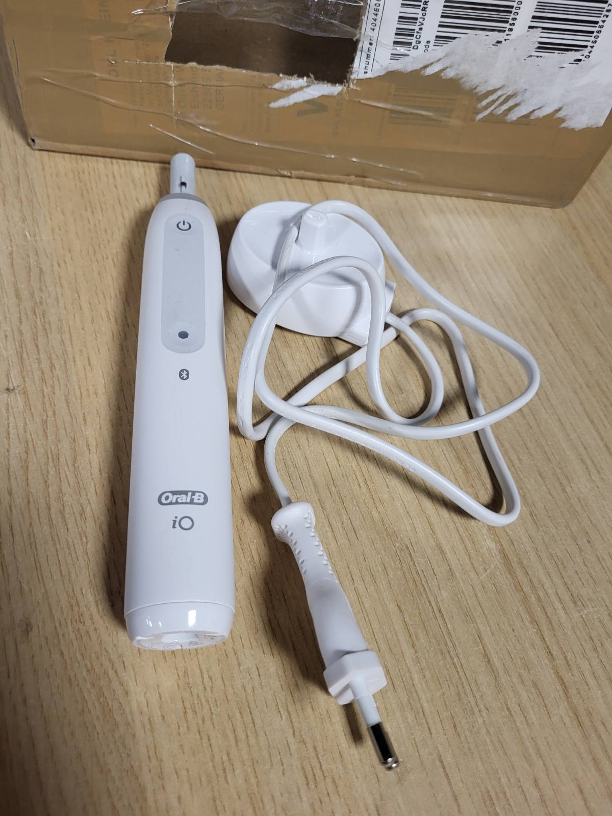274896 - ORAL-B Furçë dhëmbësh elektrike iO Seria 4, 1 kokë, teknologji magnetike, e bardhë