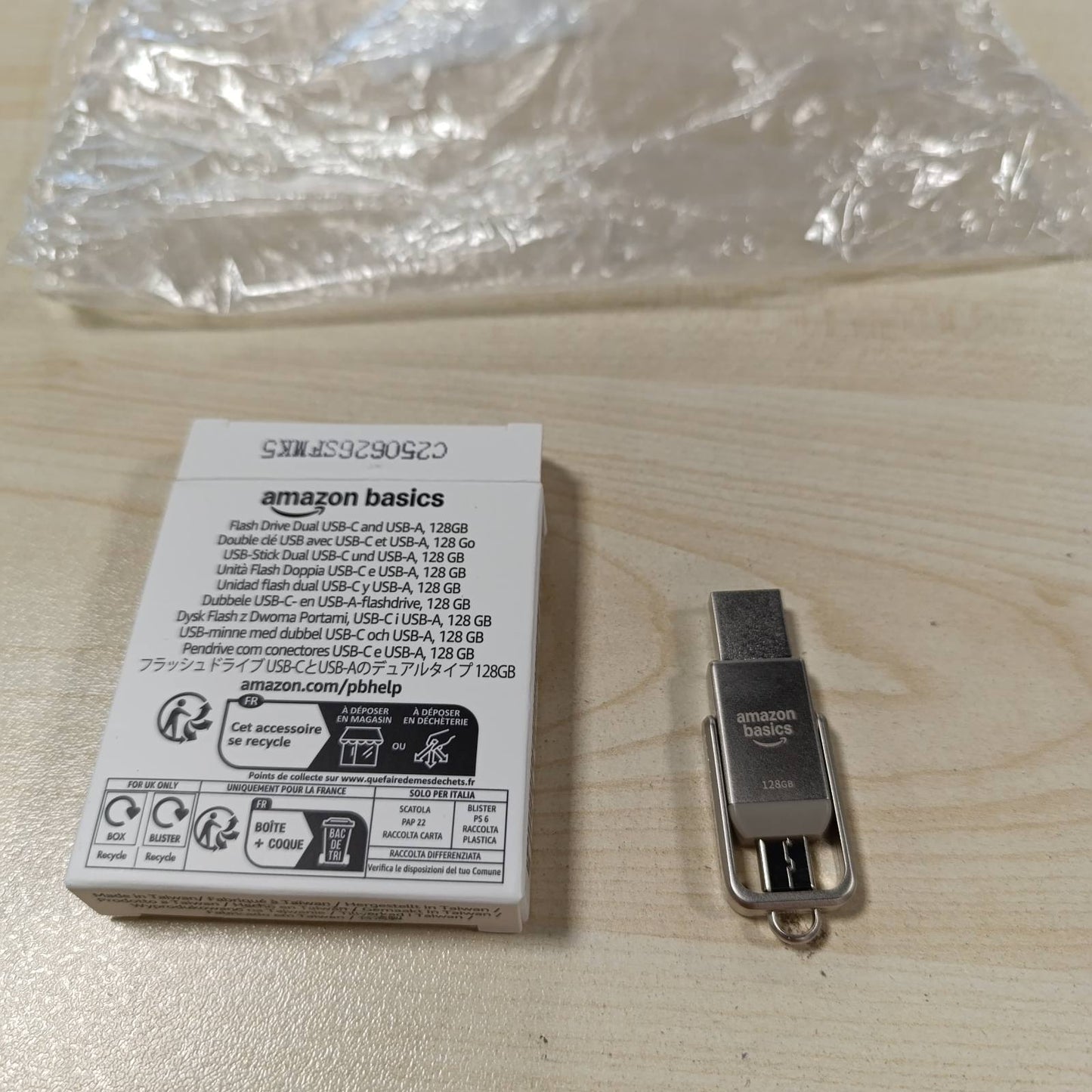 266921 - AMAZON BASICS Njësi flash USB, 128 GB, USB-C dhe USB-A, ngjyrë shampanje argjendi