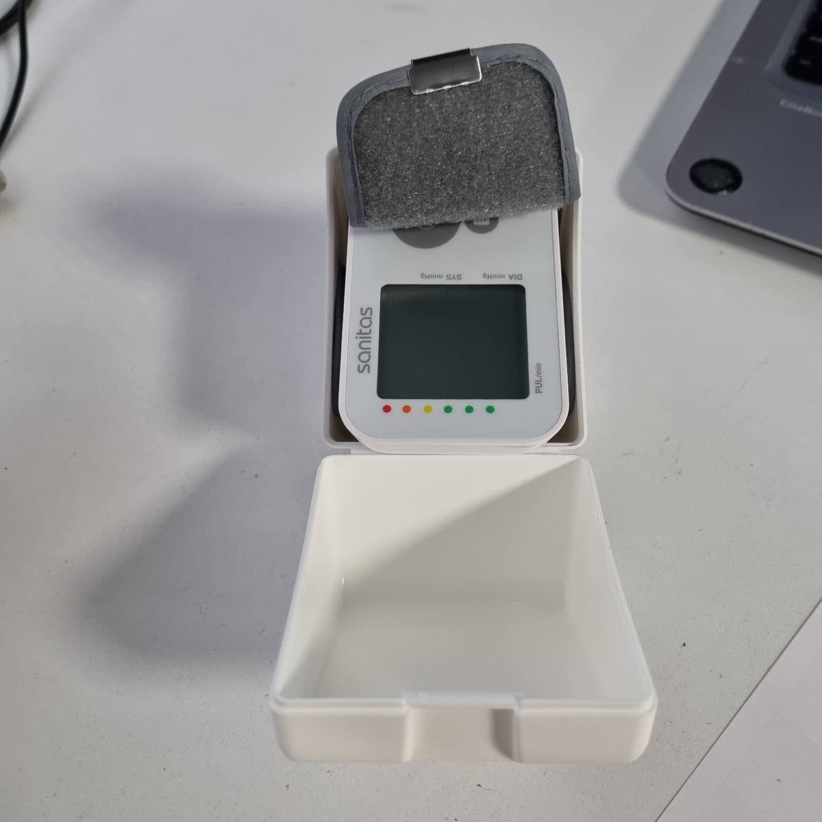 298268 - SANITAS Monitor presioni i gjakut SBC 22, matje automatike e presionit të gjakut dhe pulsit, funksion paralajmërues për aritmi